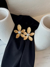 PEARL BLOSSOM STUD EARRINGS